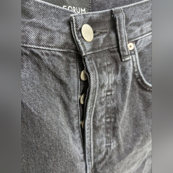 Aritzia Denim Forum Joni High Rise Loose Fit Black  Denim Jeans 26x29L - Picture 3 of 7